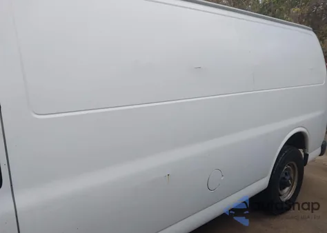 2000 Chevrolet Express from USA, damaged, VIN 1GCHG39R2Y1218111